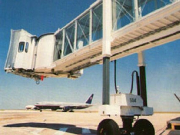 Passenger loading bridge